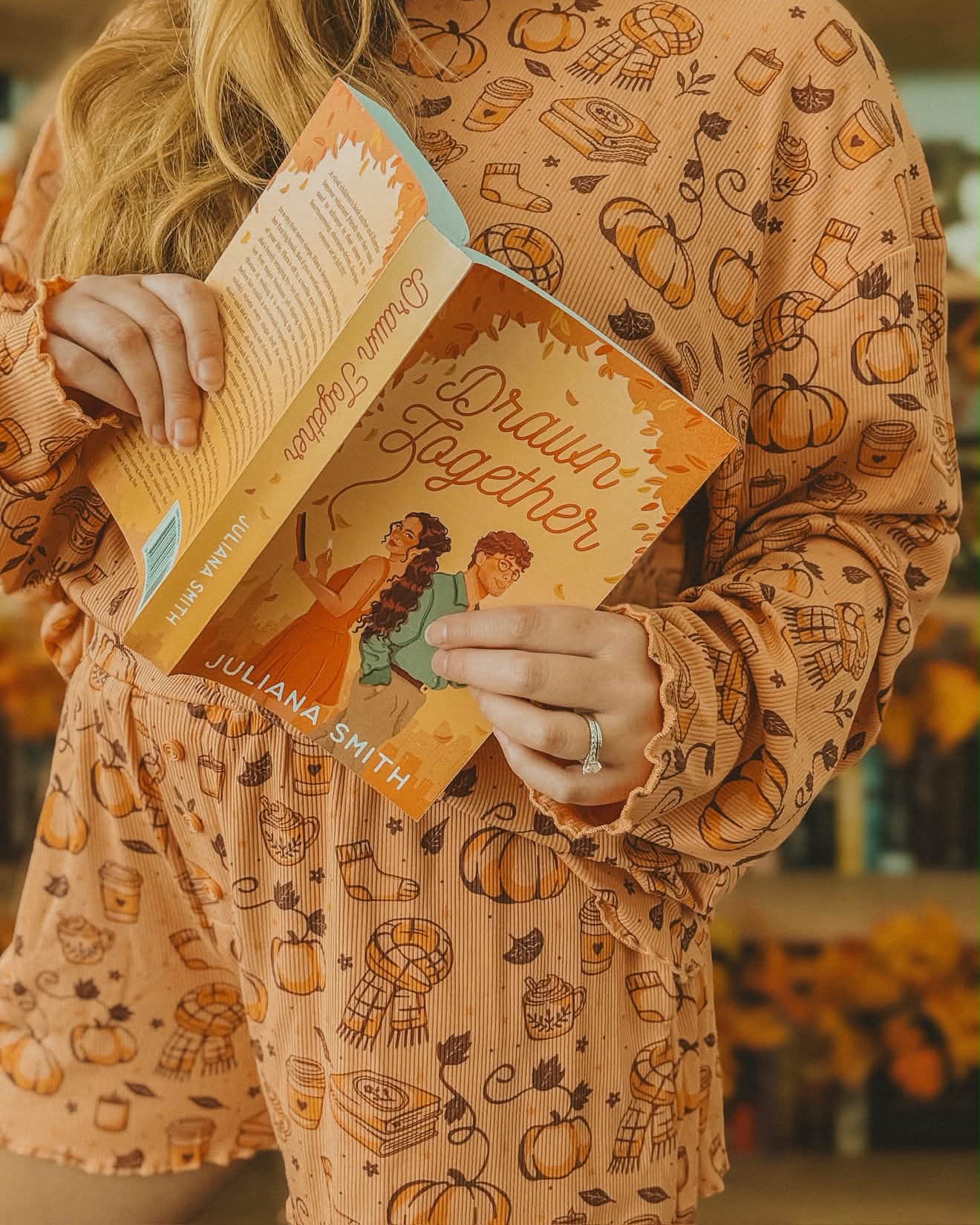 @livs_library on Instagram wears the All Things Autumn Lounge Set from Next Chapter. This Autumn Bookish Lounge Set are the perfect cozy bookish pajamas for the fall season. Must-have clothing for book lovers. 